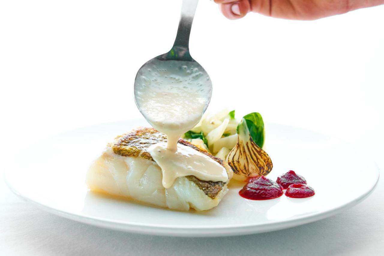 L'Ermitage Hotel Cuisine-A-Manger Сен-Сир-о-Мон-д'Ор Екстериор снимка